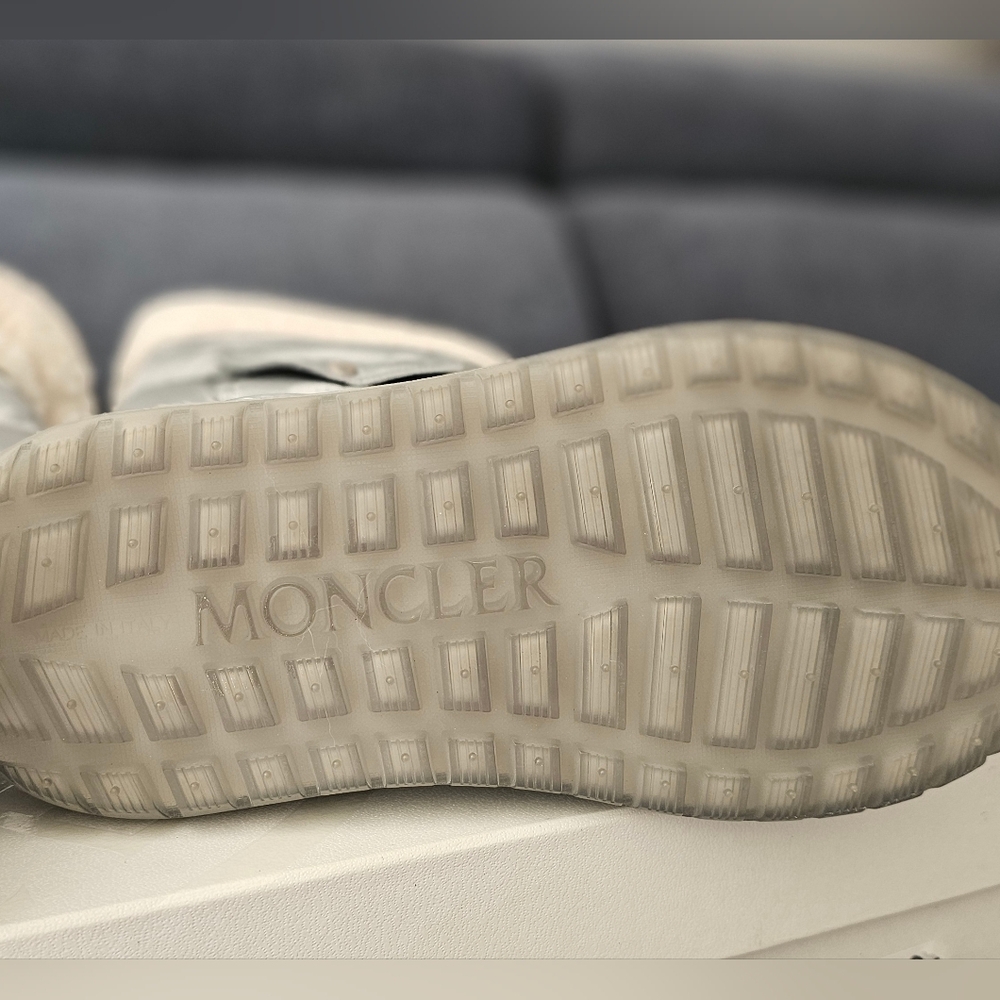 Moncler Gaia down snow boots logo-adorned ,snap-buttoned flap pockets Size 37 - Picture 8 of 16